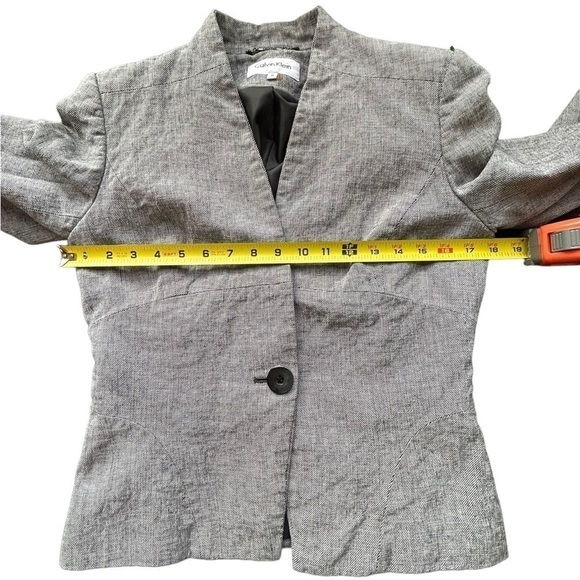 𝅺Calvin Klein Grey Women’s Blazer • Used • Size: 8​ - Picture 4 of 7